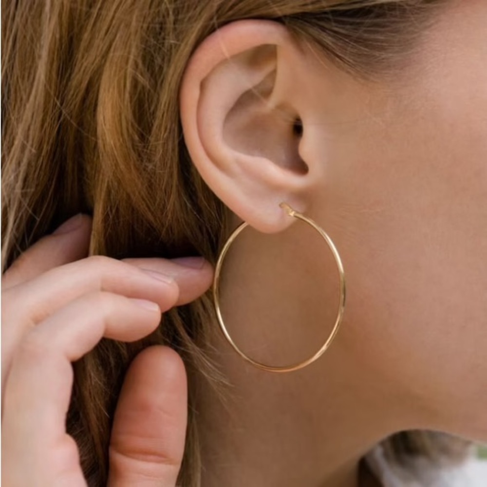 Elegant Gold Hoop Earrings
